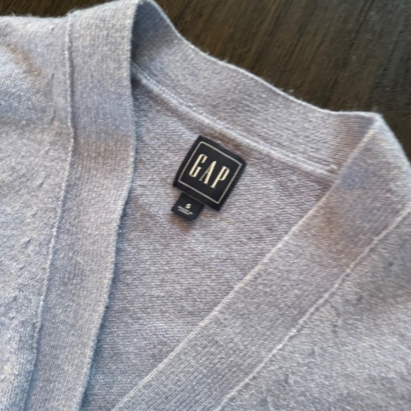 Women's Gap Button Up Sweater. - Picture 2 of 4